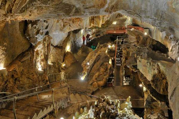 DTN - HI - Attractions - Crystal Cave