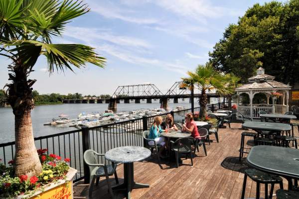 Dukes+Bar+and+Grille-2