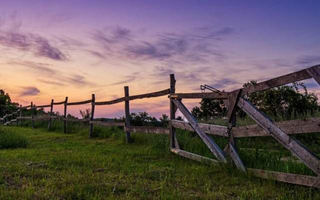 Image of old house fence at dusk