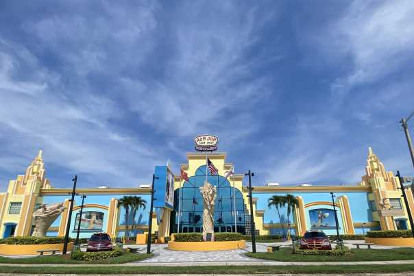 Ron Jon Surf Shop, Cocoa Beach, exterior