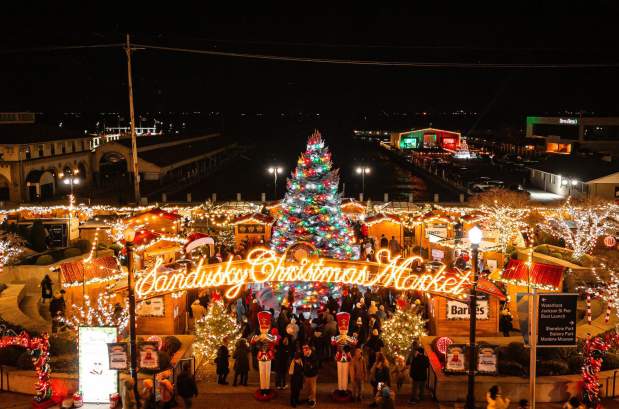 Sandusky Christmas Market Lights