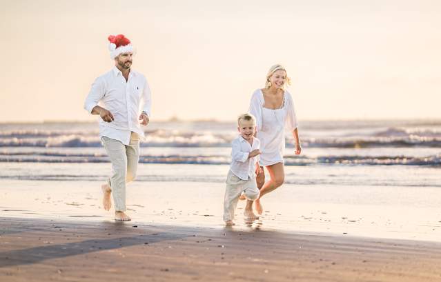 holiday-family-beach
