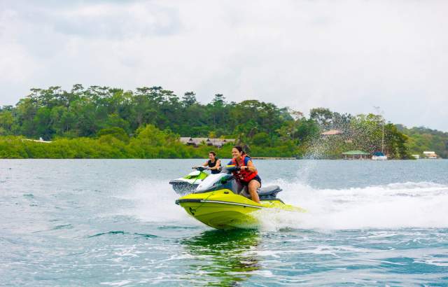 Friends doing water sport at Bocas del Toro province