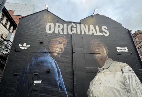 Oasis mural in Manchester's Northern Quarter, featuring Noel and Liam Gallagher