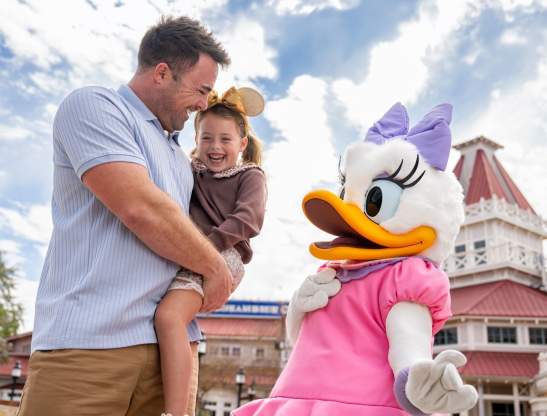 WDW-Riverside-Family-Daisy-LandingPage.jpg