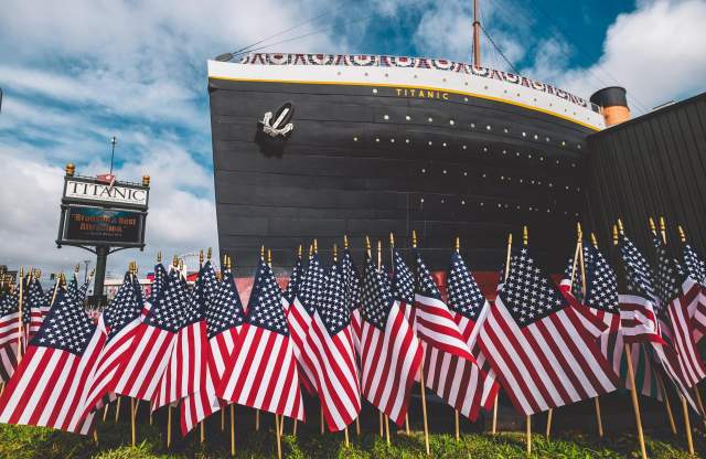 titanic and flags