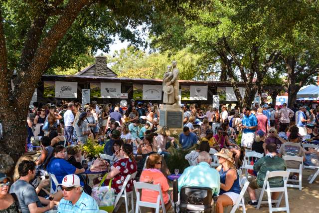 Grapefest crowd in Grapevine, Texas