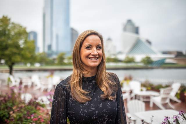 shari black headshot in front of art museum