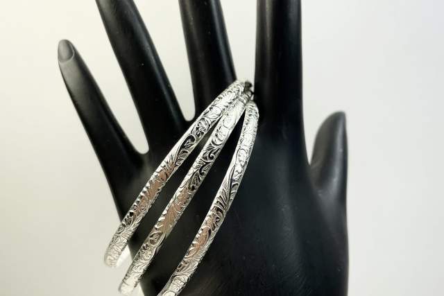 Silver floral bangle bracelet set