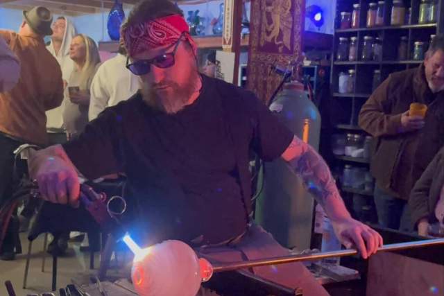 Glass Blowing / Jeff Mick