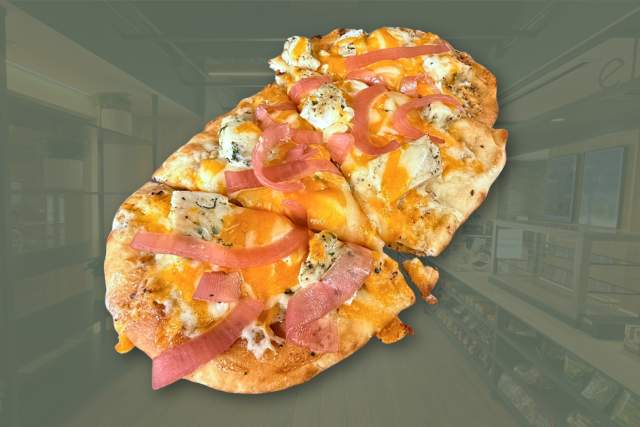 white barbecue chicken pizza