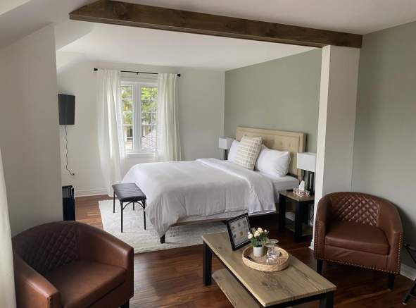 The Art of Staying: Discovering Niagara-on-the-Lake's Unhurried Season