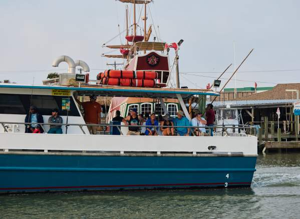 groups-tours-and-attractions-port-aransas-texas-pirate-ship-boat-charter
