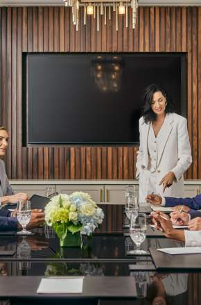 People in meeting at Signia by Hilton Orlando Bonnet Creek