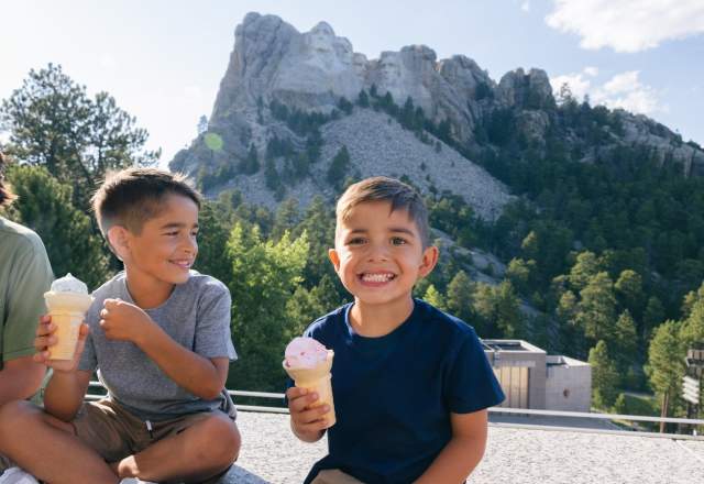 Kids eating ice cream at Mount Rushmore