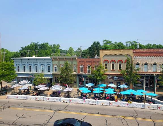 Overhead view of downtown Dexter with outdoor dining