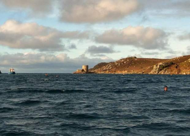 Ruth Eggin's swimming between Bryher and Tresco