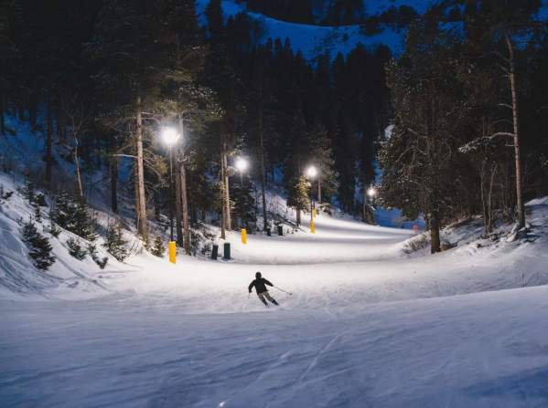 Snowboarding at Hogadon