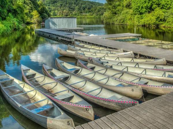 boat docks at Lake Redman on a beautiful day