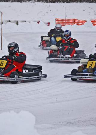 Vinterrace med gokart på Vålerbanen