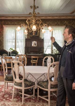 Mjøsmuseet - Omvisning på Gjøvik gård med Evald