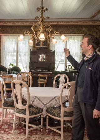 Mjøsmuseet - Omvisning på Gjøvik gård med Evald