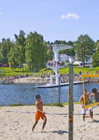 Volleyball og godvær på Fastland i Gjøvik