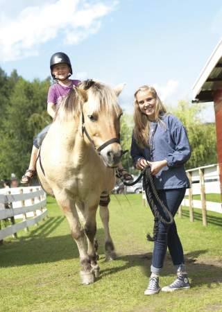 Møte dyrene på Barnas bondegard - Hadeland Glassverk