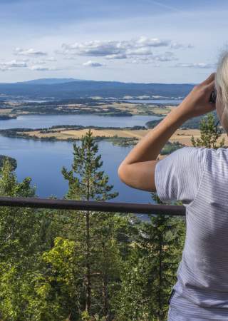 Kongens utsikt - Jente med kikkert