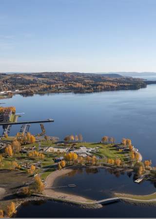 Høst i Ringsaker ved Mjøsparken og Wood Hotel