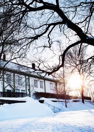 En flott vinterdag med solskinn på Hoel Gård
