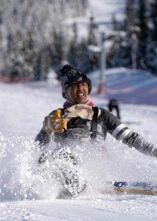 Aktivitetsdag på Sjusjøen - Aking mens snøen spruter