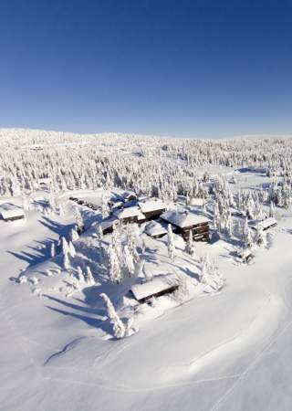 Rustad Hotel på Sjusjøen - Dronebilde vinter