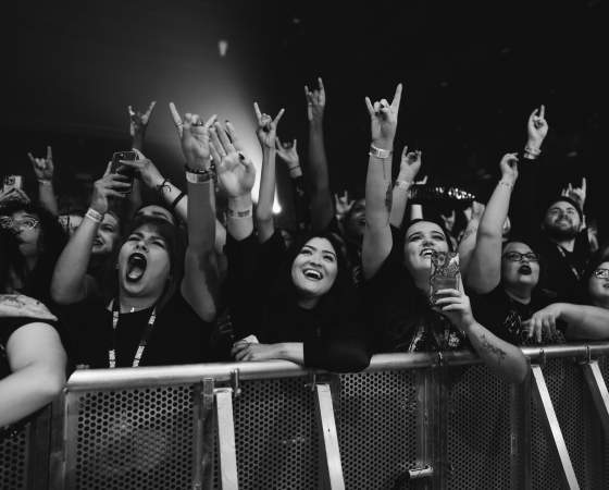 Crowd at Barricade