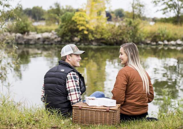 Couple Has A Picnic At Asylum Point Park And Lighthouse In Oshkosh