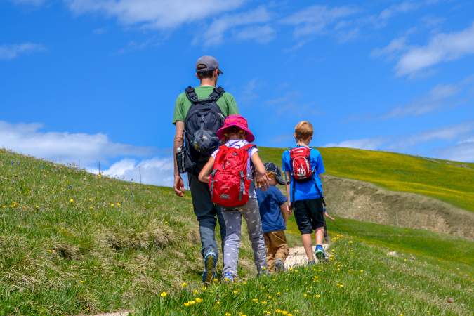 How to dress your kids for a hike