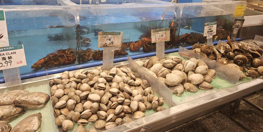 If Food is Your Thing, This Supermarket Has the Bling