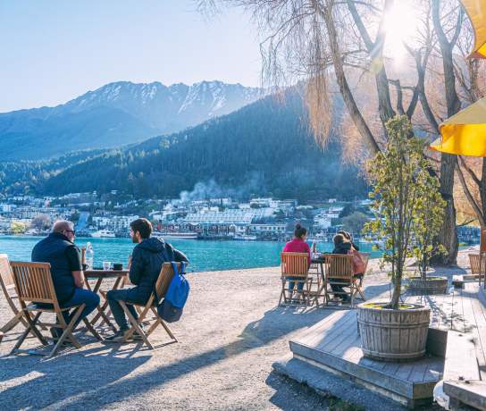 Lakeside dining out the front of The Bathhouse Café & Restaurant