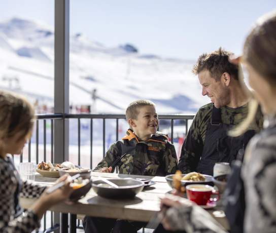 Family having lunch at Cardrona Alpine Resort