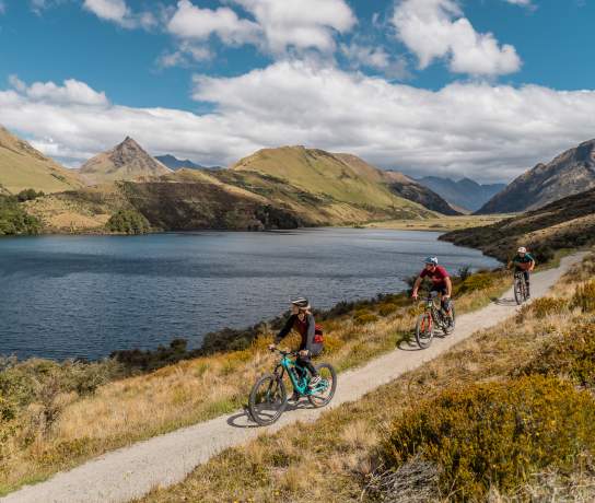 Friends mountain biking around Moke Lake