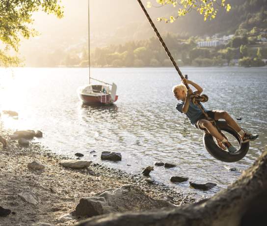 Family playing on rope swing in Queenstown Gardens