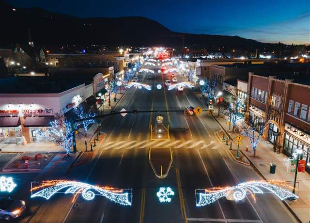 Cedar City Downtown lit up for the holidays