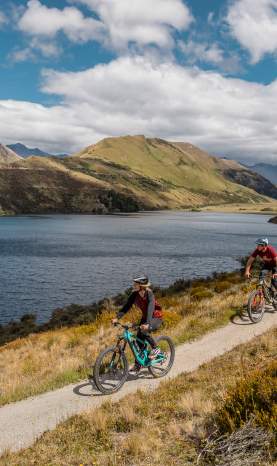 Friends mountain biking around Moke Lake