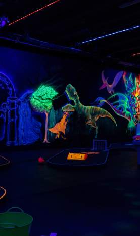 Putt n Glow, glow in the dark indoor mini golf