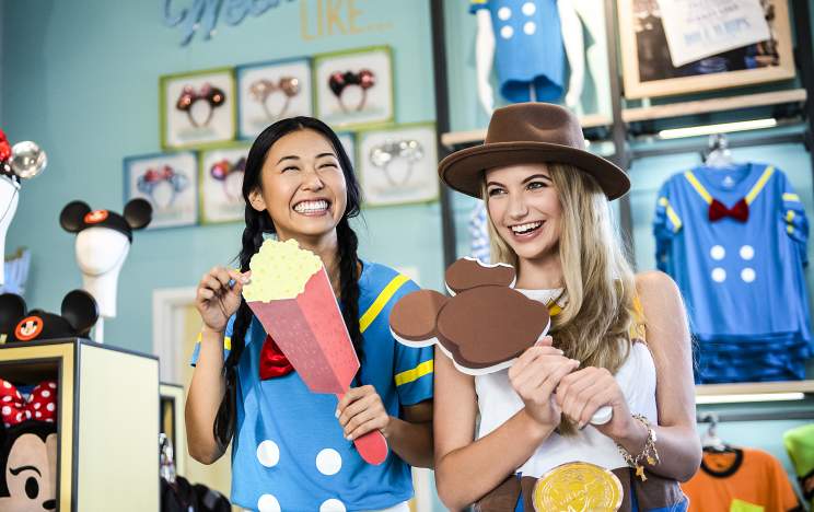 DisneyStyle girls with props