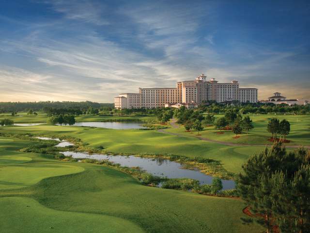 View of golf course and hotel exterior of Rosen Shingle Creek