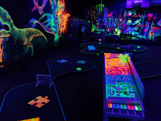 Putt n Glow Indoor Mini Golf, Thrillzone