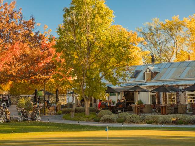 Cafe next to a golf course nestled in among colourful autumn trees