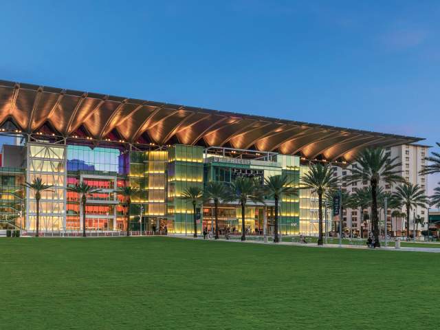 Dr. Phillips Center for the Performing Arts seneff arts plaza
