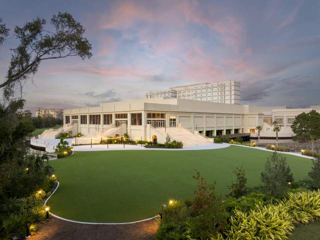 19th Green and exterior of Waterside at Signia by Hilton Orlando Bonnet Creek